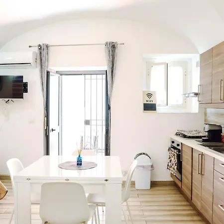 Casetta C&j House, Centro Storico Апартаменты *